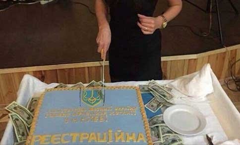 Чиновники Киева гуляют за счет ресторанов и продолжают пользовать старые коррупционные схемы