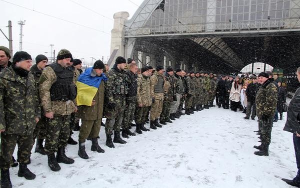 Сегодня в Киеве провожают бойцов “Азова” в зону АТО