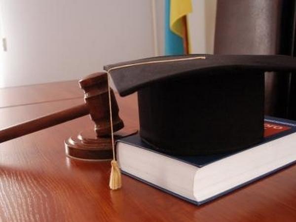 На Киевщине бывший судья может “сесть” на 3 года за подделку документов