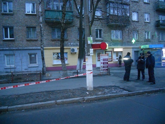 В Киеве милиция задержала юношу, “игравшегося” на улице с гранатой (ВИДЕО)