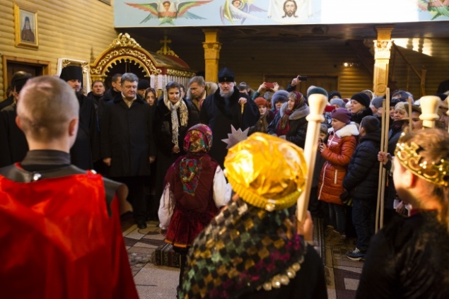 Петр Порошенко встретил Рождество в мужском монастыре (фоторепортаж)