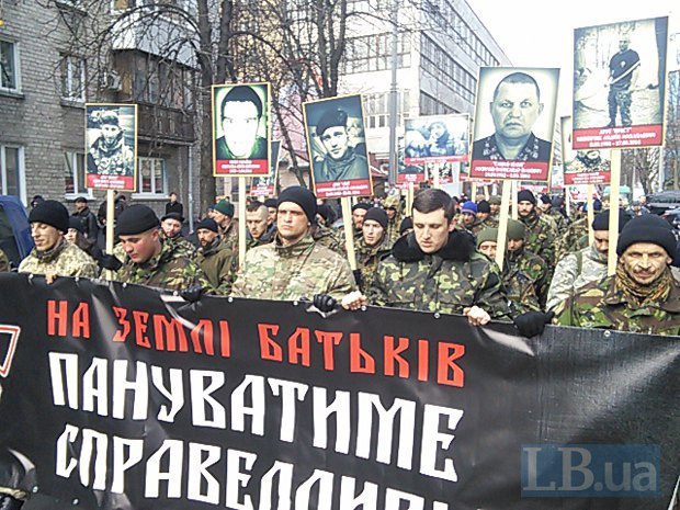 Правый сектор идет по Киеву маршем