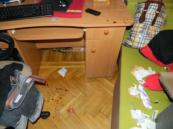 В Киеве из-за пары сережек тяжело ранили ножом 12-летнего ребенка и мужчину (+ ВИДЕО)