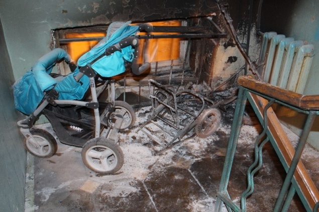 В Киеве подожгли детскую коляску