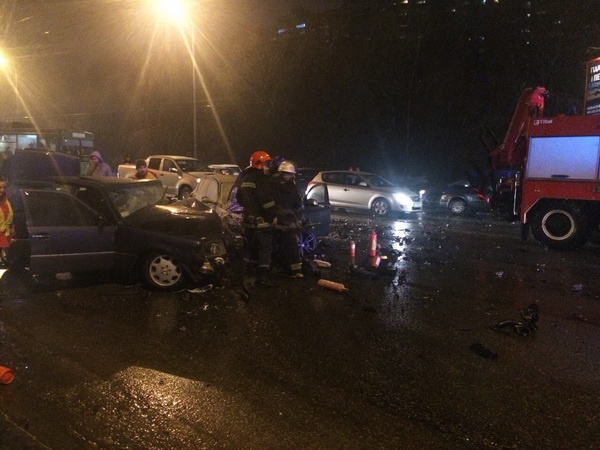 В Киеве на Печерске произошло ДТП с участием четырех автомобилей