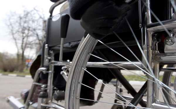 Инвалидов Деснянского района обеспечат современными колясками