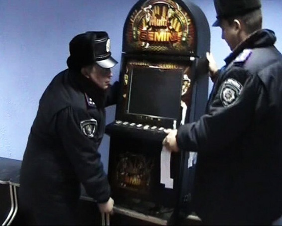 Охранники казино под Киевом переломали пальцы неожиданно нагрянувшему милиционеру