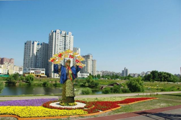 Трехметровая цветочная скульптура Берегини-Матери украсит проспект Бажана в Киеве