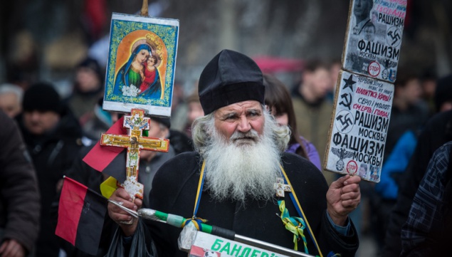 “Правый сектор” прошел маршем по Киеву (+ ФОТО)