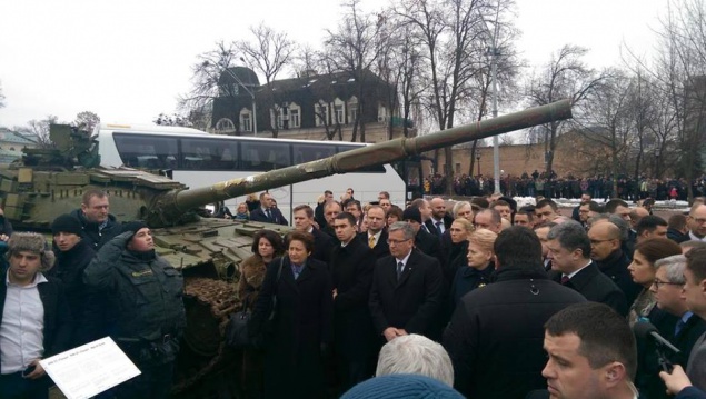 Порошенко и главы иностранных государств осмотрели выставку российской военной техники
