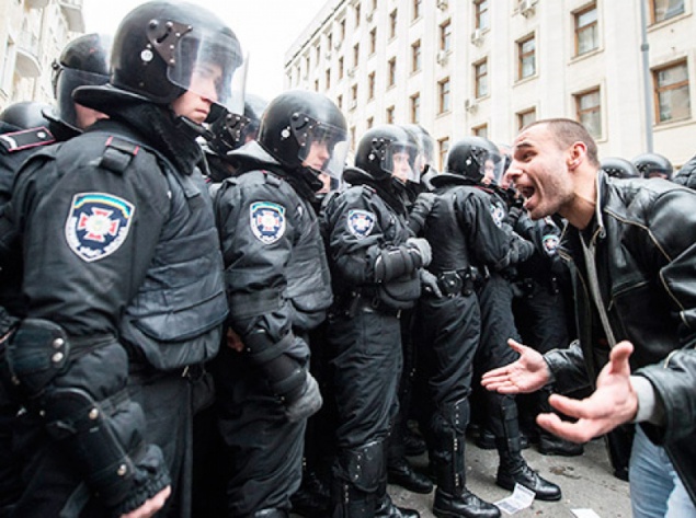 Милиция в Киеве продолжит работать в усиленном режиме
