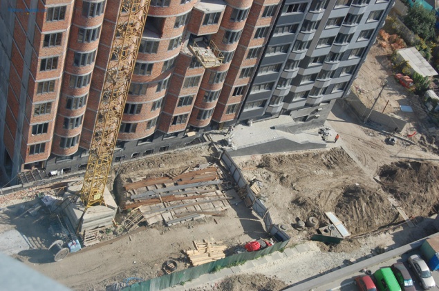 Нардеп Мирошниченко требует остановить строительства ЖК “Статус Град” от ИК “Березнякижилстрой”