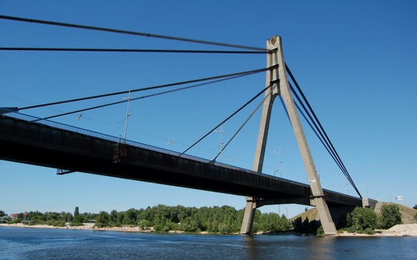 “Киевавтодор” рекомендует не ехать через Московский мост в субботу