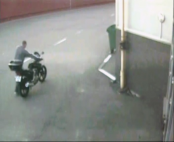 Чтобы удивить подругу, киевлянин украл мотоцикл возле торгового центра