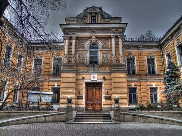 За нарушения при реконструкции столичного дома литераторов на Банковой, фирма заплатила 103 тыс.грн