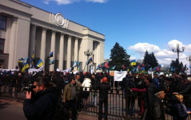 Под Радой шахтеры продолжают требовать отставки министра энергетики Демчишина (фото)