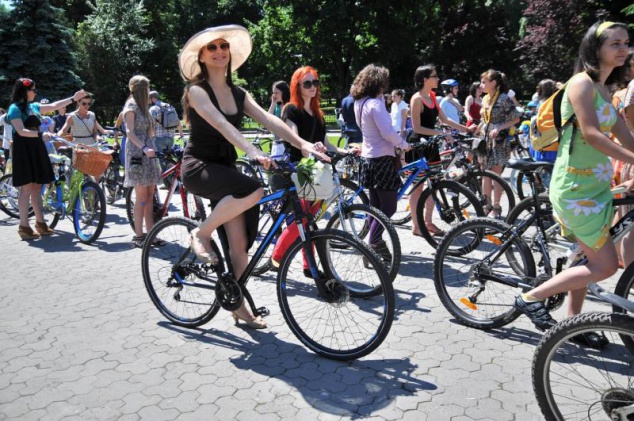 В Киеве пройдет велопарад девушек в туфлях на каблуках