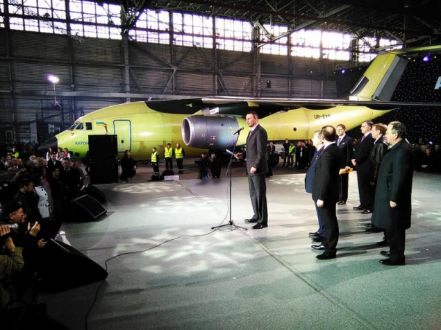 В Киеве прошла презентация нового транспортного самолета Ан-178 (фото)