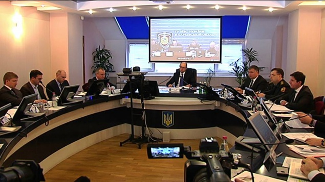 Яценюк приказал силовикам уничтожать террористические организации