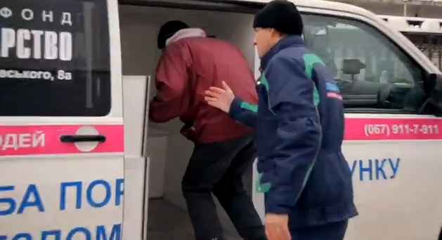Улицы Киева патрулирует “Служба спасения бездомных” (видео)