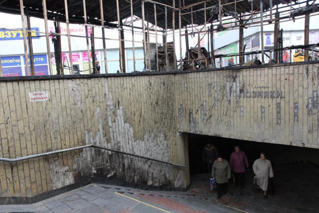 В результате пожара, один из входов в метро “Позняки” временно работать не будет