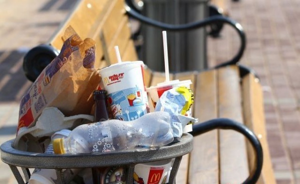 Власти столицы обещают, что в Киеве появиться минимум 13 тысяч урн для мусора