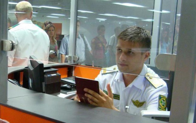 В аэропорту “Борисполь” задержали двух “путешественников” с поддельными паспортами
