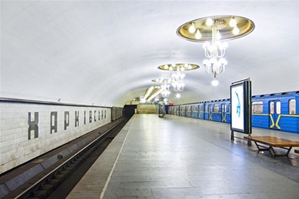 На станции метро “Харьковская” умер мужчина