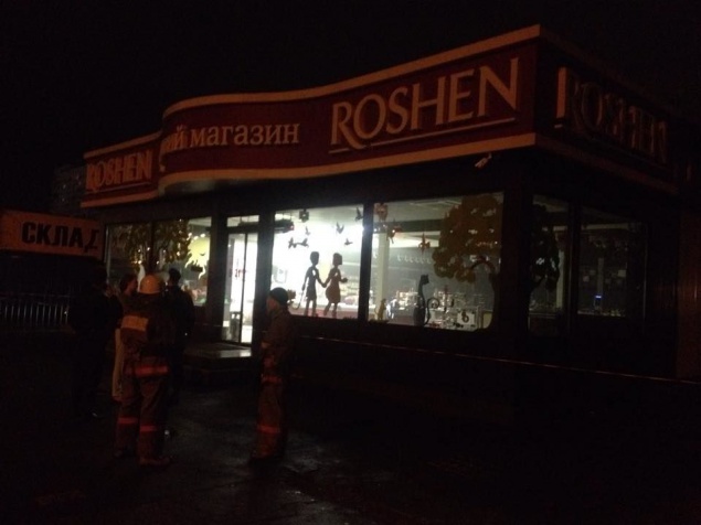 На Оболони неизвестные взорвали магазин “Рошен”