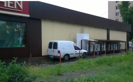 Пострадавший в результате взрыва фирменный магазин “Рошен“ закрыт ”по техническим причинам”
