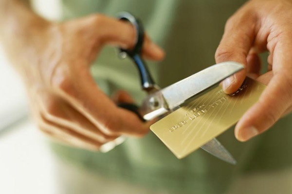 Банки обязали возвращать клиентам украденные мошенниками деньги с платежных карт