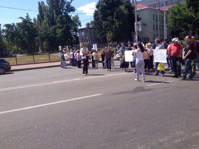 Владельцы МАФов перекрыли улицу около метро “Васильковская”