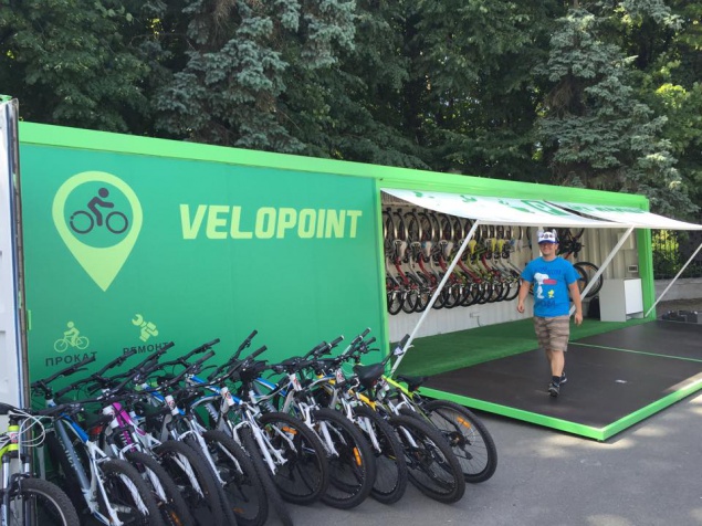 В Киеве около ВДНХ заработала перехватывающая велопарковка