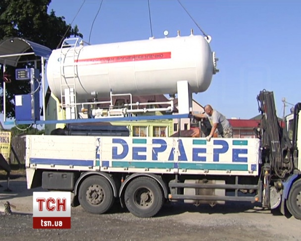 В Киеве демонтировали три незаконные газовые заправки