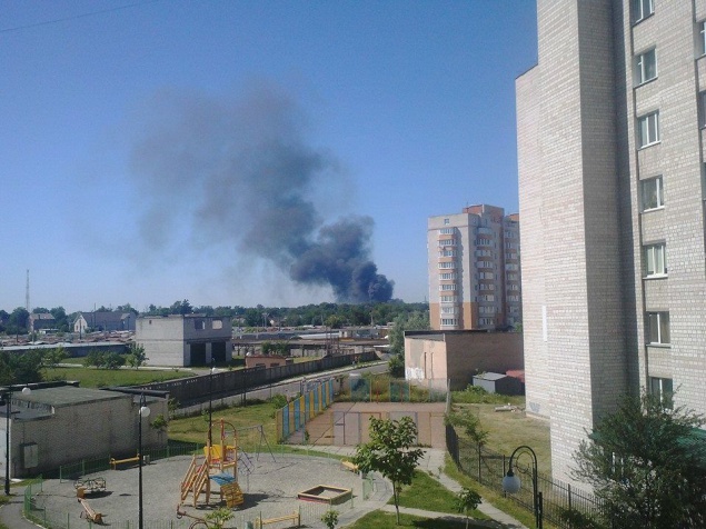 В Броварах пожар. Столб дыма виден даже в Киеве (фото, видео)