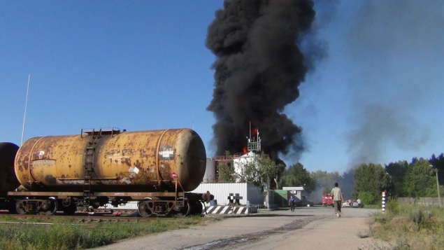 В результате пожара на нефтебазе БРСМ пострадало четыре человека