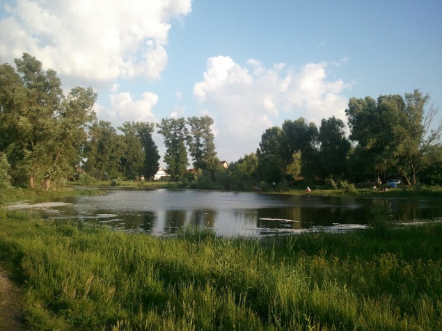 В Борисполе запретили купаться во всех озерах