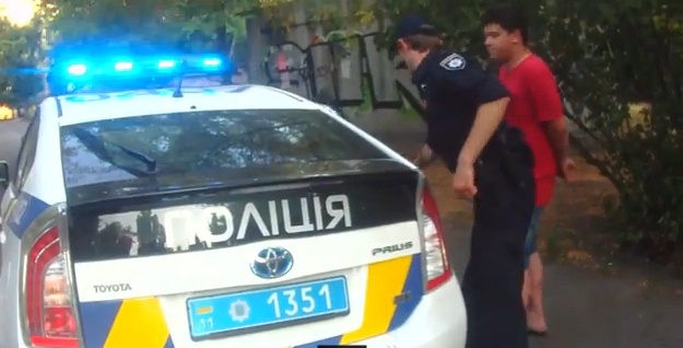 Пьяный водитель Porsche Cayenne пытался удрать от киевских патрульных (видео)