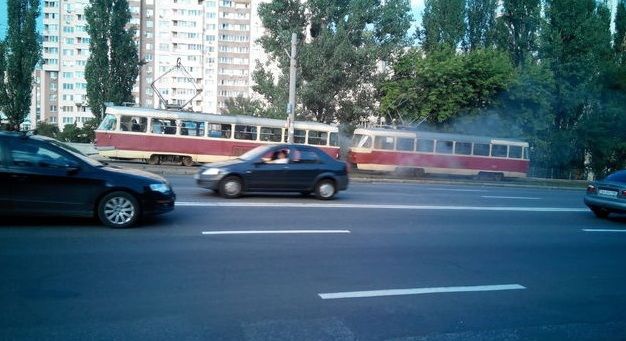 В Киеве, на маршруте, загорелся трамвай (фото)