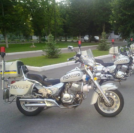 Киевские полицейские похвастались своими мотоциклами (фото)