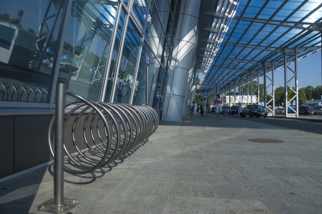 Международный аэропорт “Киев” устанавливает велопарковки