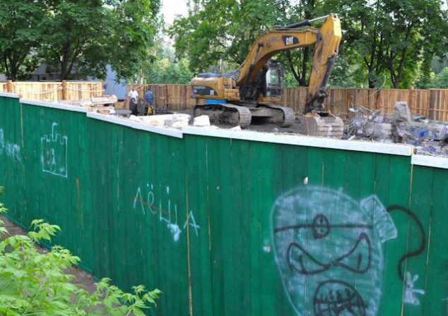 В Киевсовете намерены разорвать договора аренды с тремя столичными застройщиками