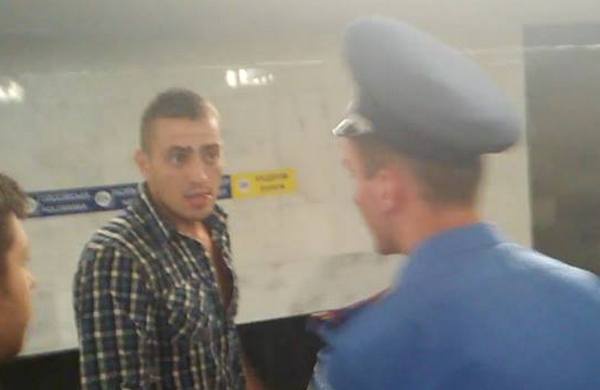В Киеве двое мужчин с милицейским удостоверением нападали на прохожих (фото, видео)