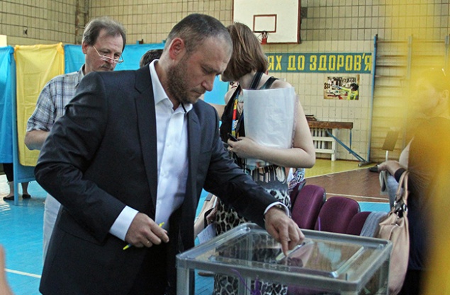 На закрытом съезде “Правого сектора” в Киеве решили не принимать участия в местных выборах
