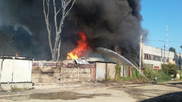 На территории НИИ в Буче горели растворители с бензином