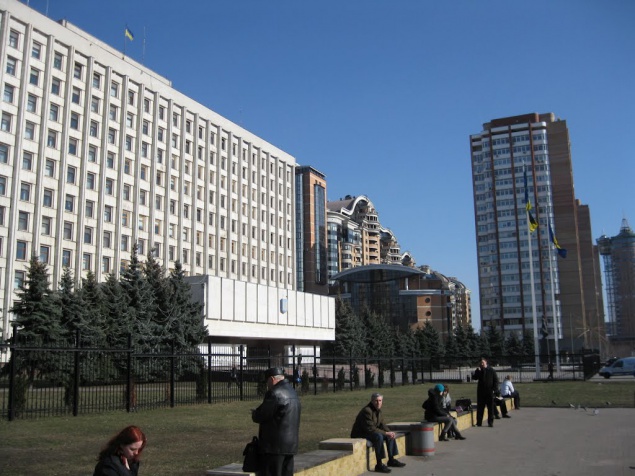 Киевской ОГА не удалось освоить 11 млн. грн. на ремонты школ и дорог в регионе