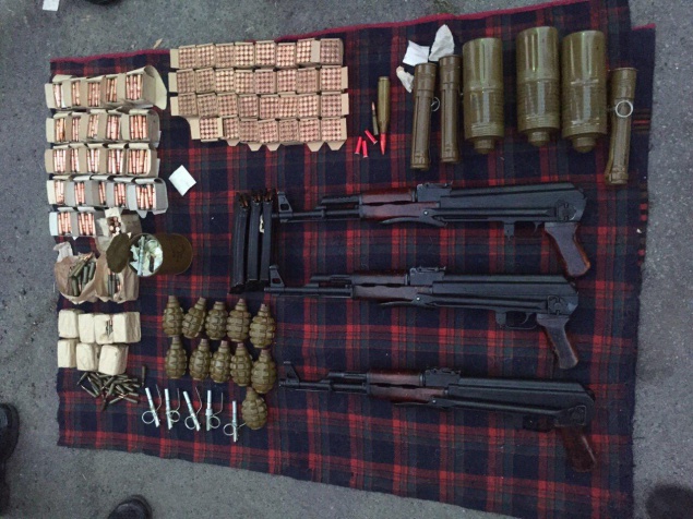 На Киевщине задержали поставщиков и продавца нелегального оружия (фото)
