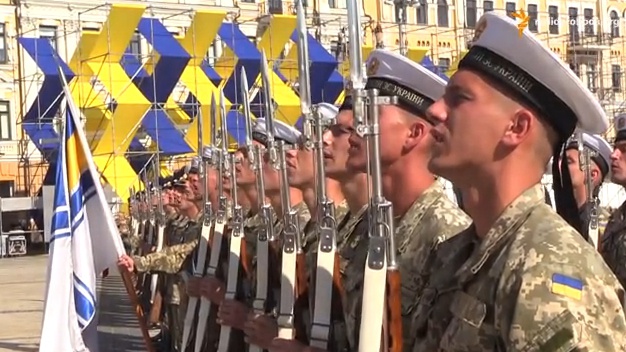 В Киеве отрепетировали церемонию поднятия флага (видео)