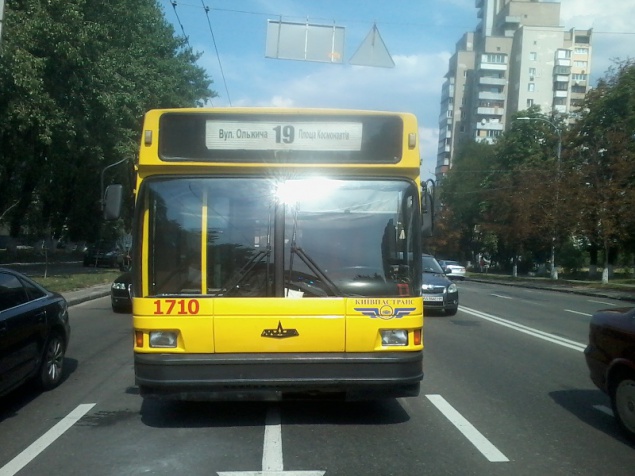 Столичный троллейбус с пассажирами загорелся прямо во время движения