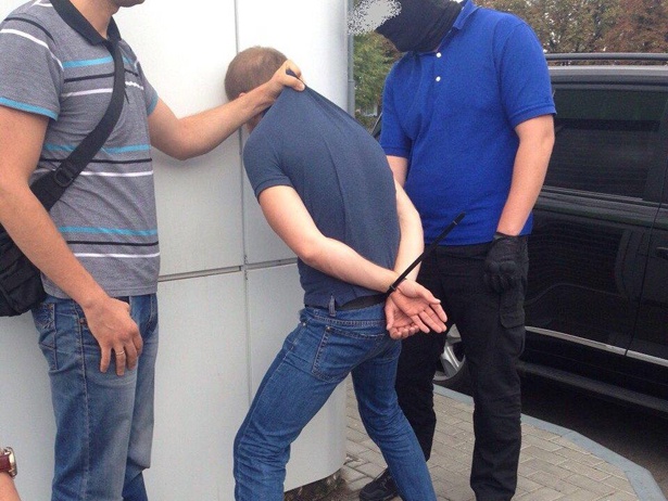 На получении взятки задержан сотрудник Киевского областного совета